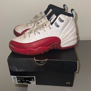 100% Authentic Kids Jordans Size 4.5Y Comes With Original Box Used A Few Times